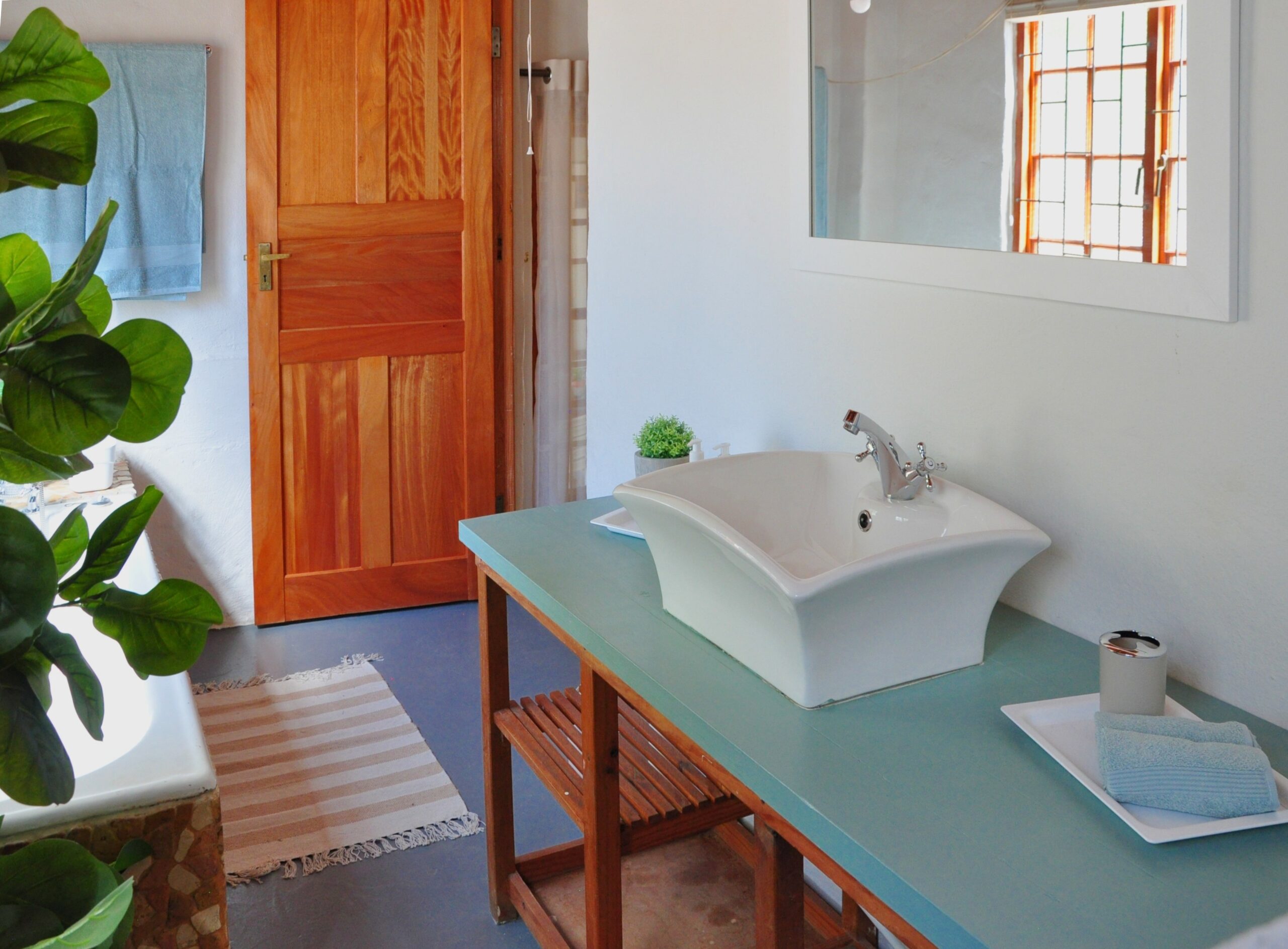 Bathroom basin