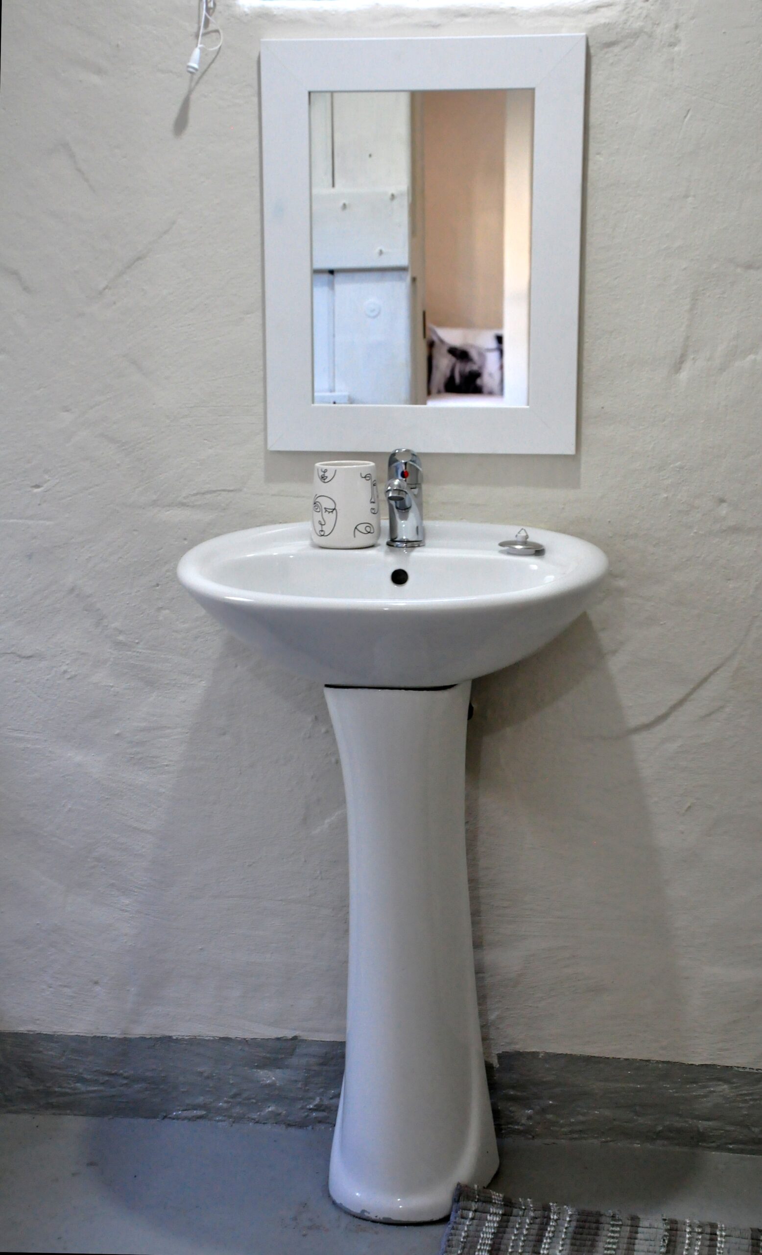 Rustic bathroom washbasin
